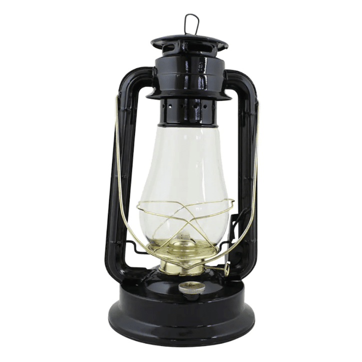 Storm Lantern big Svart Fra Strömshaga - En parafinlampe i klassisk design som blir en fin interi&oslash;rdetalj og gir en vakker gl&oslash;d b&aring;de ute og inne.