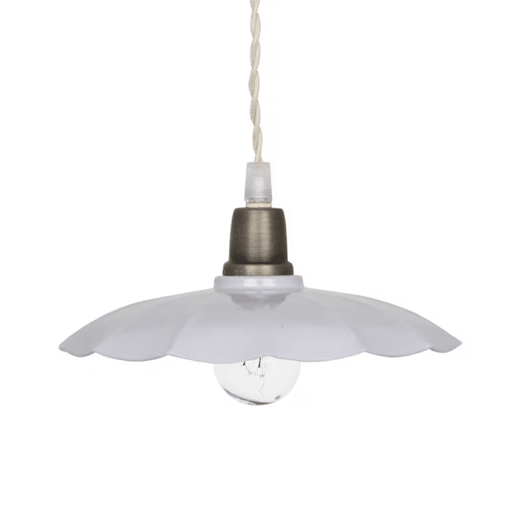Gustav Ø20 Grå vinduslampe Fra Strömshaga - En elegant taklampe som er liten og s&oslash;t og passer fint b&aring;de over kj&oslash;kkenbordet, i et vindu eller p&aring; soverommet.