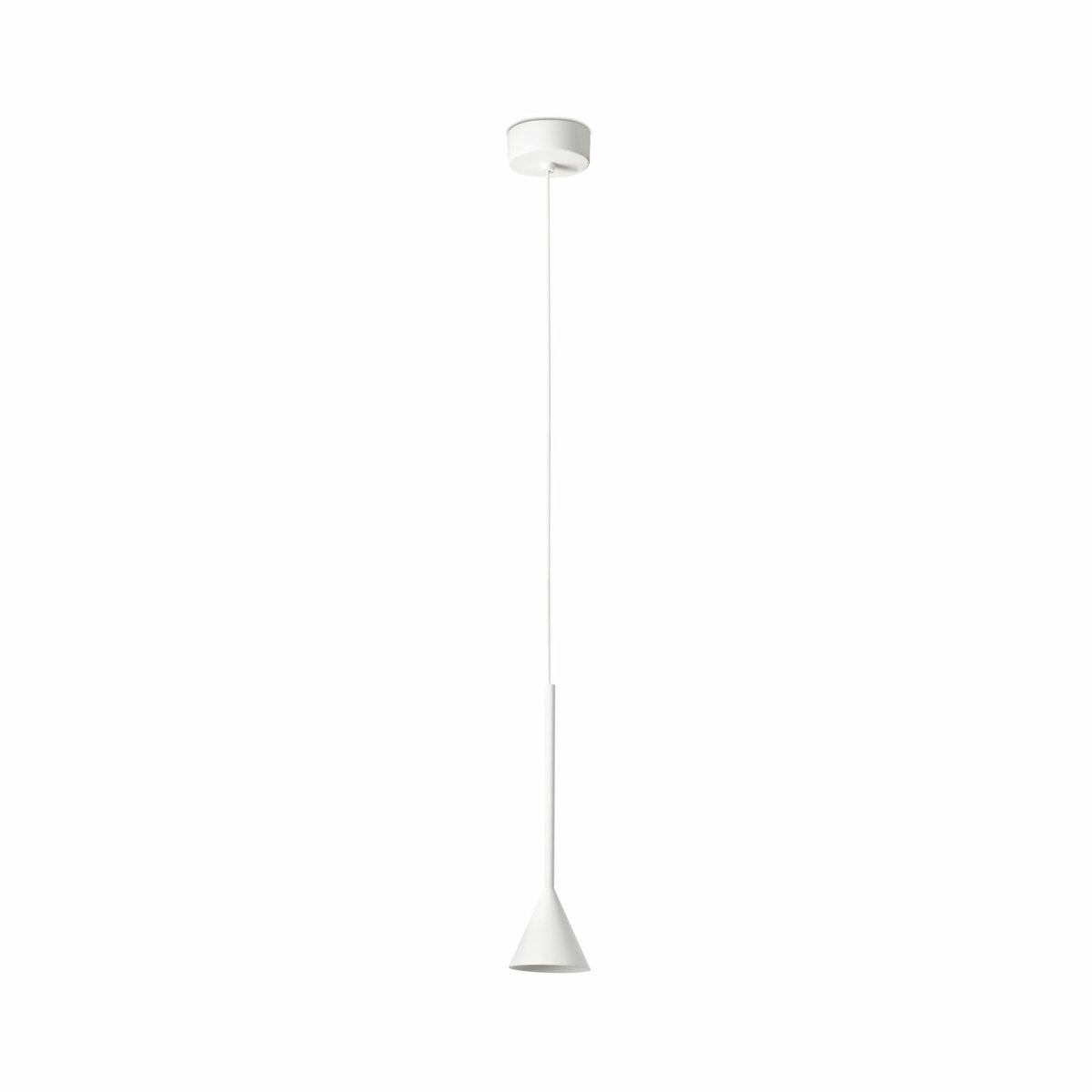 Anna Ø7 Hvit Taklampe Fra Faro Barcelona - Det stilige designet gj&oslash;r den ideell for &aring; fremheve bestemte omr&aring;der eller detaljer i et rom &ndash; perfekt over kj&oslash;kkenskap, bord eller som aksentbelysning i stuer og ganger.