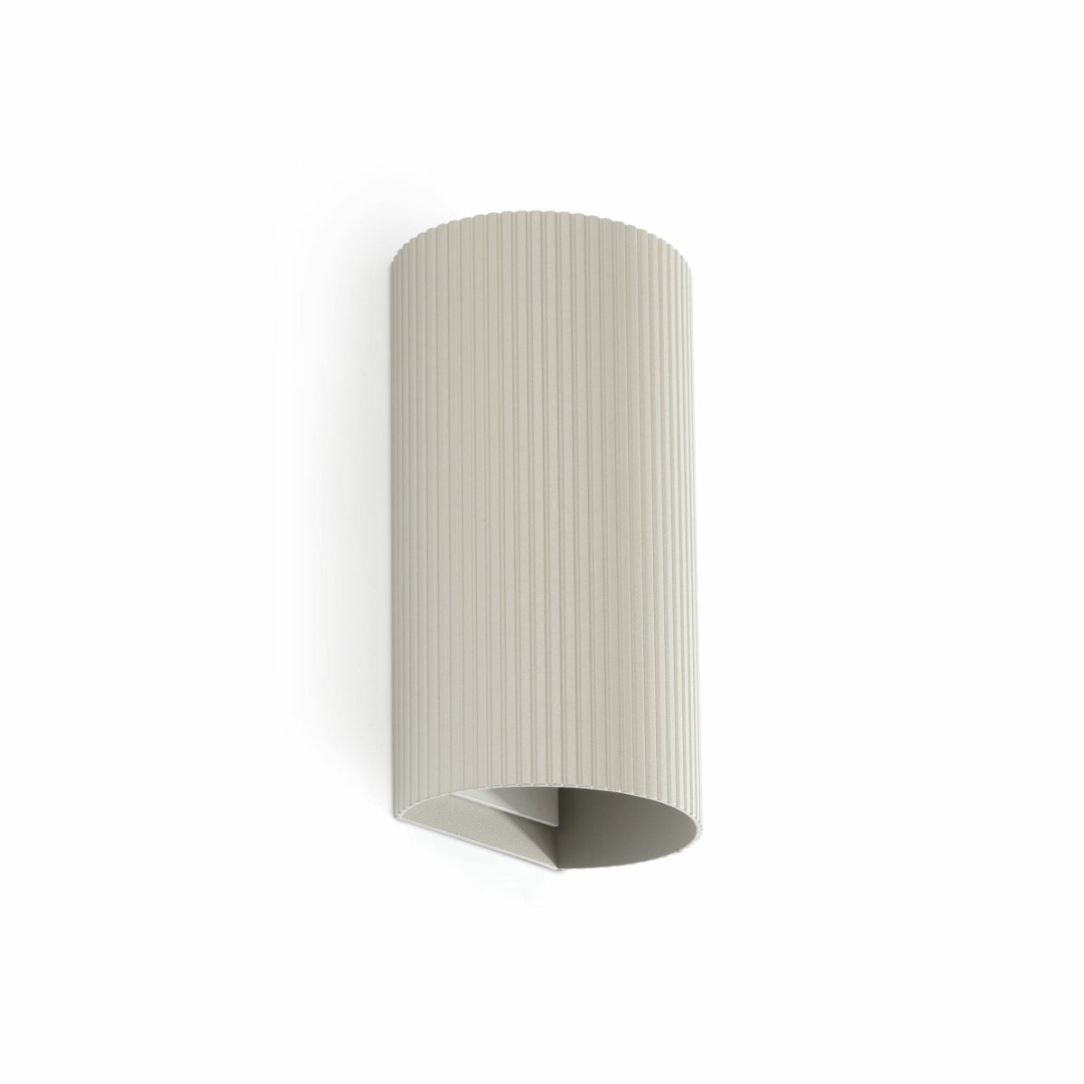 Sole 15cm Grå rillet vegglampe Fra Faro Barcelona - Den er tilgjengelig i to st&oslash;rrelser og kan avgi lys i &eacute;n eller to retninger, noe som gj&oslash;r den ideell for ganger og mindre rom.