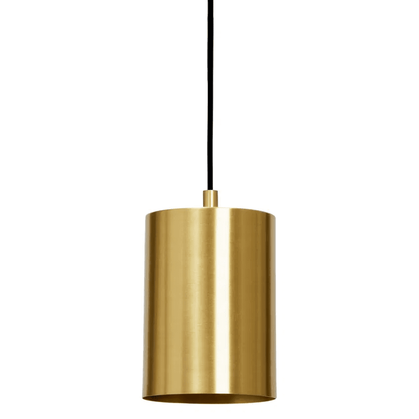 Zoom bilde av Nord Ø10 Matt messing vinduslampe Fra H. Skjalm P - Nord pendellampe i matt messing er en håndlaget lampe med en elegant sylindrisk form som gir et mykt og behagelig lys nedover.