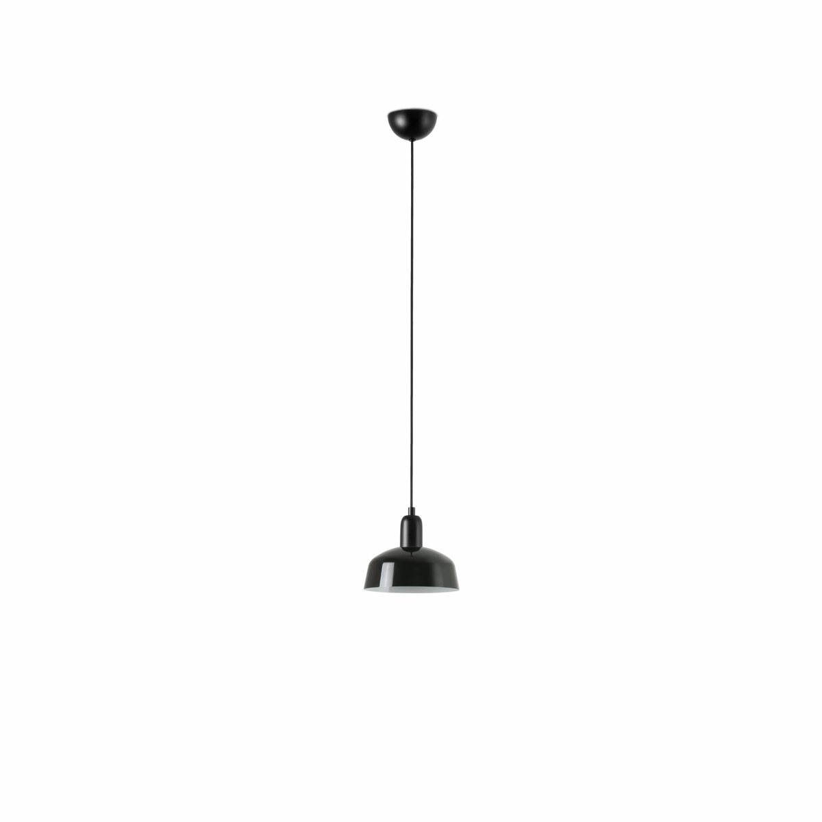 Tatawin Ø18 Svart Taklampe Fra Faro Barcelona - Tatawin er en taklampe med svart struktur og en svart metallskjerm som sprer et rettet, atmosf&aelig;risk lys.