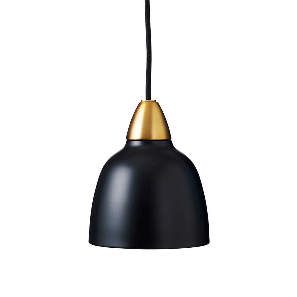 Urban Mini Ø15 Svart Taklampe Fra Superliving - Til tross for sin mindre st&oslash;rrelse, leverer Urban Mini en imponerende lysspredning og fungerer like godt over kj&oslash;kkenbenken som i en koselig salong.