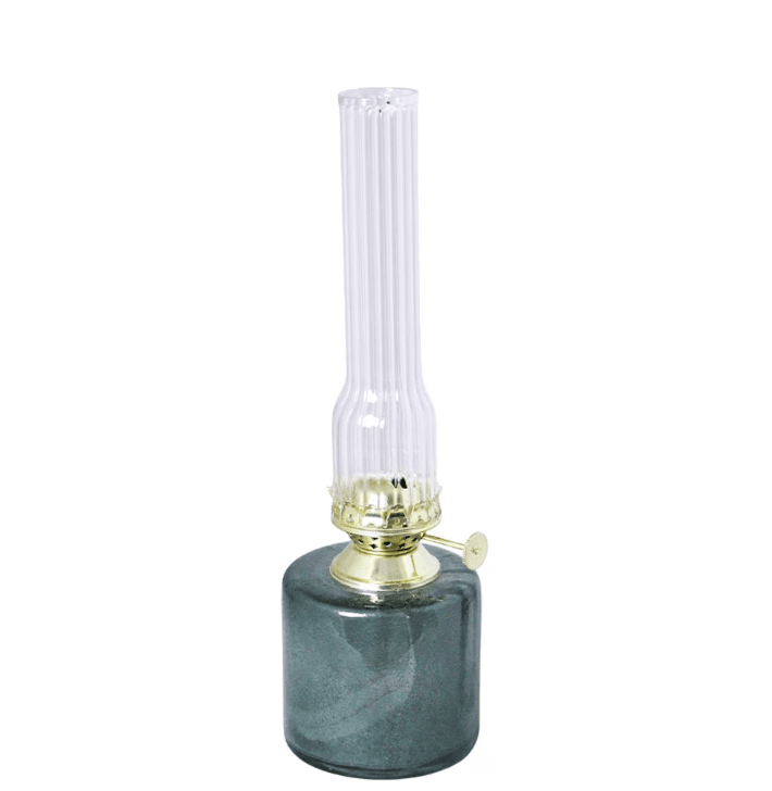 Kerosene lamp elvira small Grønn Fra Strömshaga - Lampen er laget av 50-60 % resirkulert glass og passer med veke artikkelnummer 116210 og artikkelnummer 139410G eller 121800G.