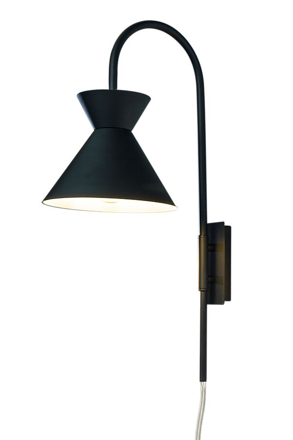 Coni 54cm Svart vegglampe Fra Aneta Lighting - Den nydelige Coni vegglampen i et moderne design harmonerer med både et klassisk og landlig interiør.