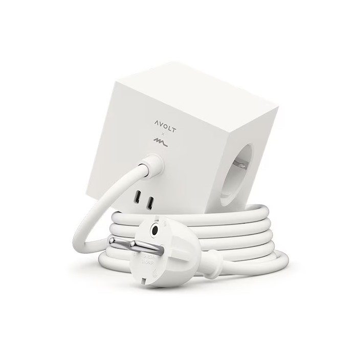Square 1 with 30W Dual USBC & Magnetic base, 3m, Martinelli Luce edition Hvit Fra Avolt - Styreskinne fra Avolt med et stilig design med lang PVC-ledning, en kube laget av resirkulert plast og en magnetisk plate i bunnen slik at den kan henges p&aring; veggen.