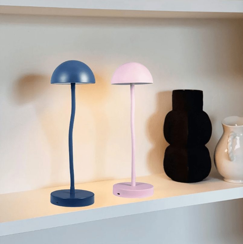 Fonzy 38cm Rosa bærbar Fra Dyberg Larsen - Fonzy bordslampa &auml;r b&aring;de rolig och praktisk, och dess flexibilitet g&ouml;r den till ett perfekt val f&ouml;r den som vill ha en lampa som &auml;r b&aring;de funktionell och stilren.