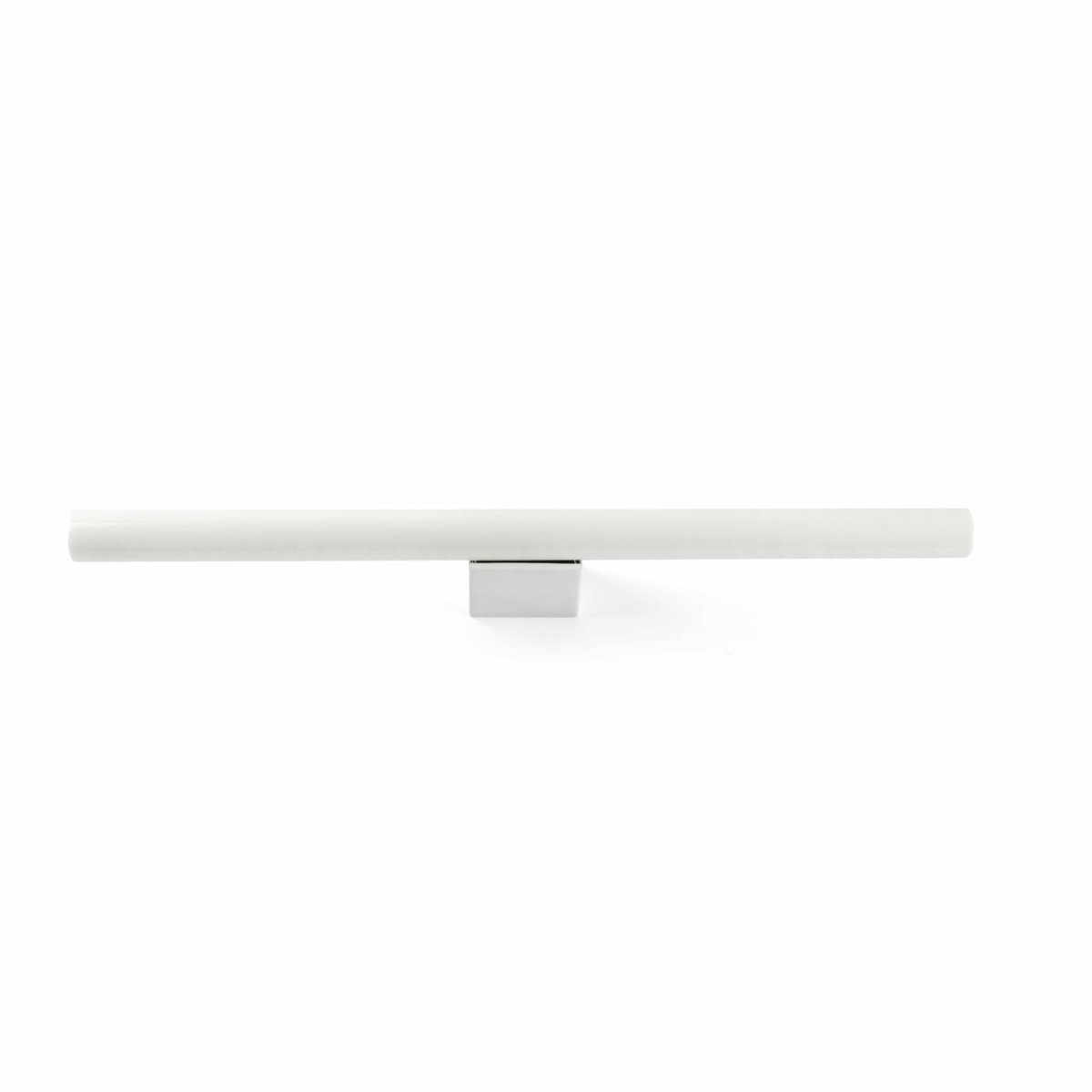 Calma 50cm Hvit baderomslampe Fra Faro Barcelona - Calma er en vegglampe i hvit utf&oslash;relse, perfekt for generell belysning i f.