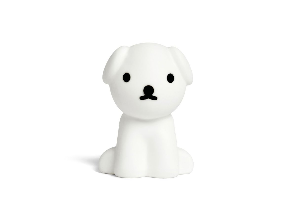 Bundle of Light - Snuffy Mini Hvit barnelampe Fra Mr Maria - Legg til litt lys og glede til dagen og hjemmet ditt med denne sjarmerende Snuffy-lampen.