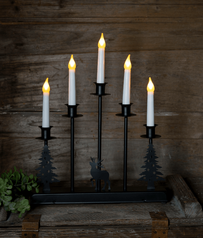 Zoom bilde av Hjort Svart Fra Pixie Design - Designet med r&aring;dyr og grantr&aelig;r gir et rustikk og naturlig preg, perfekt for &aring; skape en koselig atmosf&aelig;re i hjemmet i vinterm&aring;nedene.