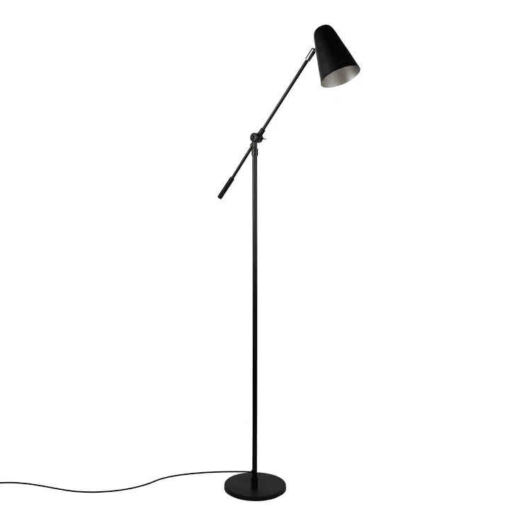 Ramo Svart gulvlampe Fra H. Skjalm P - Den elegante gulvlampen i matt sort fra H.