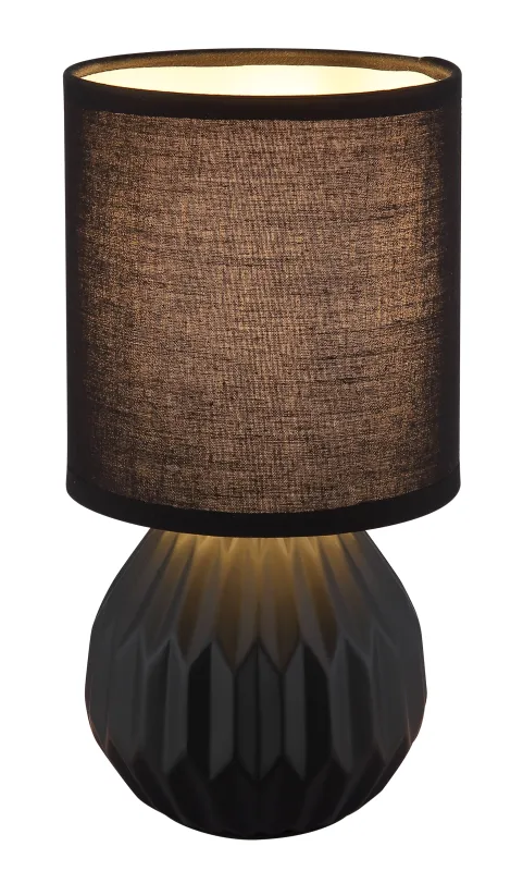 Sylas 23cm Svart bordlampe Fra Globo Lighting - Den rundade keramiska basen i elegant svart och den matchande cylindriska textilsk&auml;rmen skapar en harmonisk och modern estetik.