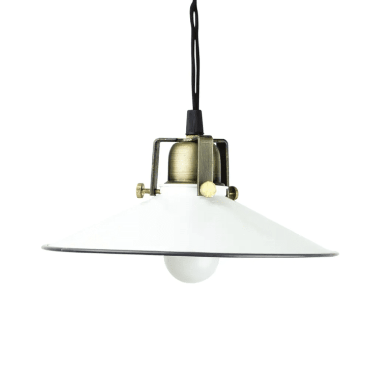 Skomakerlampe Herbert Ø23 Hvit vinduslampe Fra Strömshaga - Denne taklampen g&aring;r aldri ut p&aring; dato og er enkel &aring; plassere i hjemmet ditt hvor; den passer inn i de fleste rom som kj&oslash;kken, hall og stue.