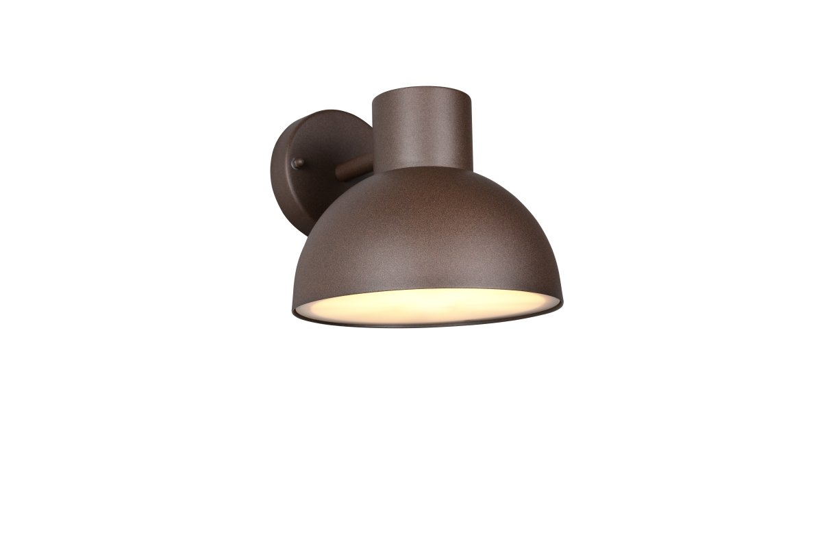 Elbe 20cm Rusten brun utendørslampe Fra Trio Lighting - Med IP44-klassifisering er den motstandsdyktig mot regn og fuktighet, og sprer et mykt, nedoverrettet lys som skaper en trygg og hyggelig inngang.