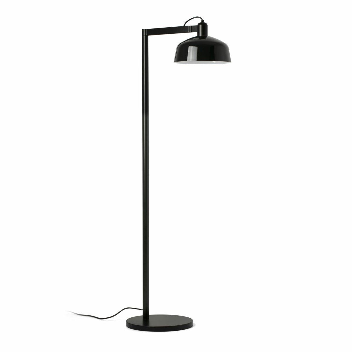 Tatawin Svart gulvlampe Fra Faro Barcelona - En lampe med en sterk identitet som kombinerer kulturelle former med moderne design &ndash; perfekt som et stilig aksent i b&aring;de private og offentlige milj&oslash;er.