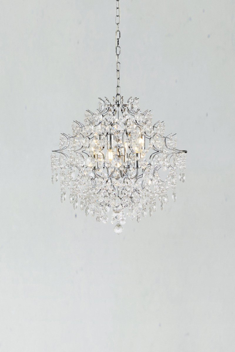 Rosendal Ø50 Krom krystall Fra Markslöjd - Med sine vakre maskinskårne prismer og en forkrommet metallramme gir den et eksklusivt preg.