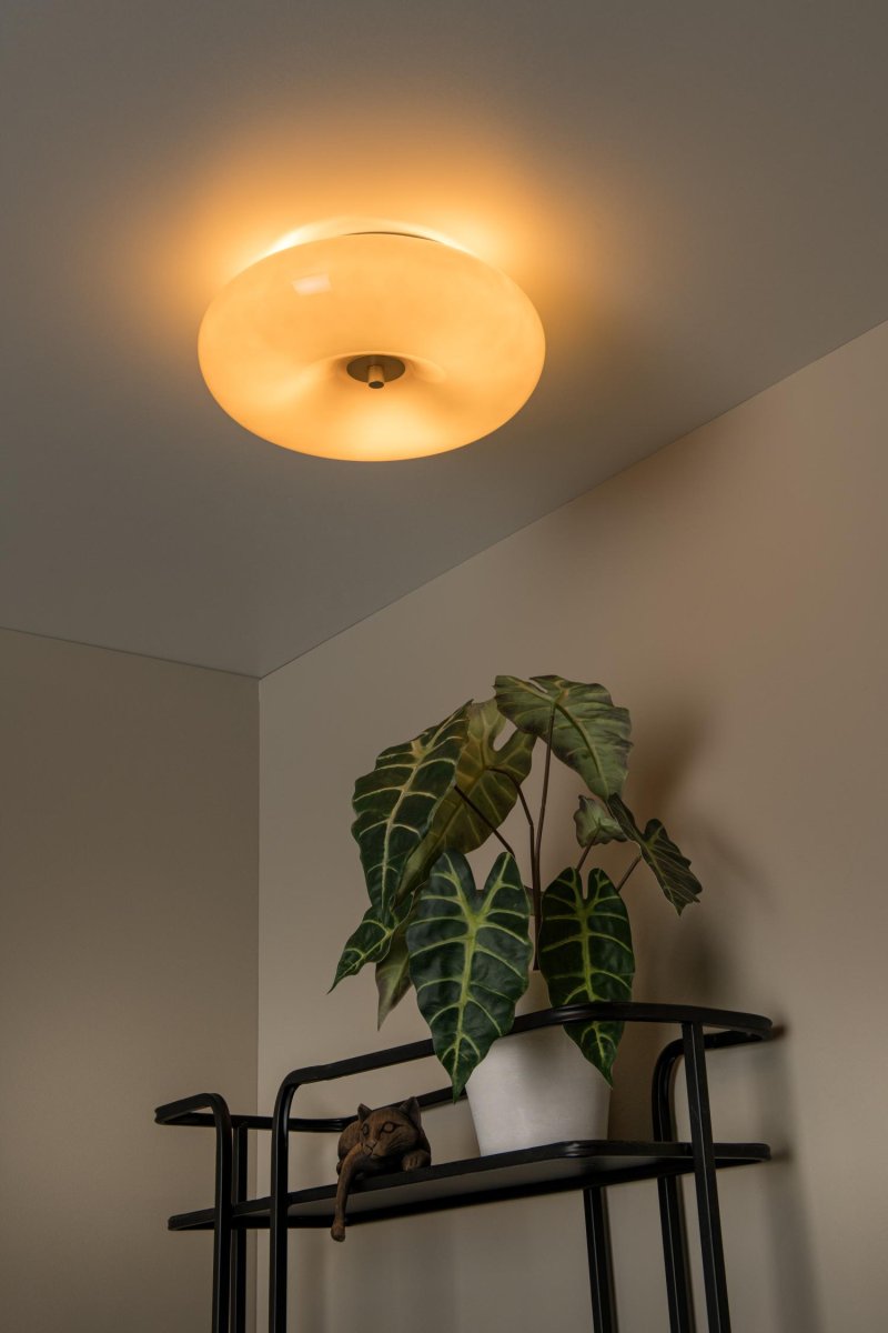 Sentino Ø30 Taupe plafond Fra Lucide - Perfekt for stuen, kjøkkenet, soverommet eller gangen, Sentino er en iøynefallende detalj som tilfører et snev av 60-tallsstil eller moderne eleganse til ethvert rom.