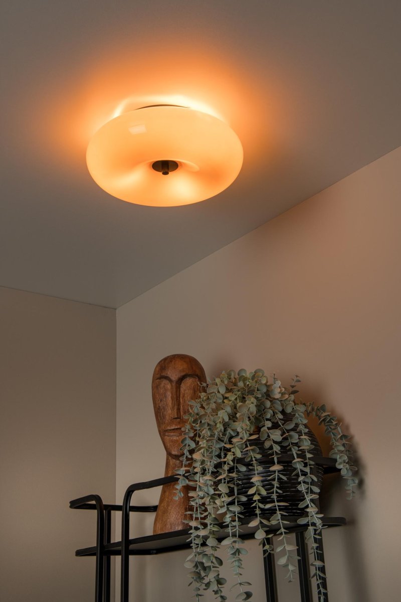 Sentino Ø30 Oransje plafond Fra Lucide - Perfekt for stuen, kj&oslash;kkenet, soverommet eller gangen, Sentino er en i&oslash;ynefallende detalj som tilf&oslash;rer et snev av 60-tallsstil eller moderne eleganse til ethvert rom.