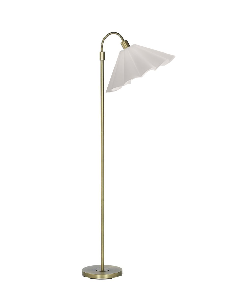 Amy Flex Gull gulvlampe Fra PR Home - Lampen har en metallramme i gullfinish med justerbar overarm og en bryter p&aring; basen for enkel bruk.