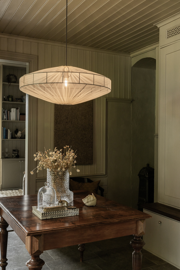 Alba Skjerm Ekskl. Oppheng Ø78 Sand Taklampe Fra Alde & Lind - Plasser den i stuen, gangen eller soverommet.