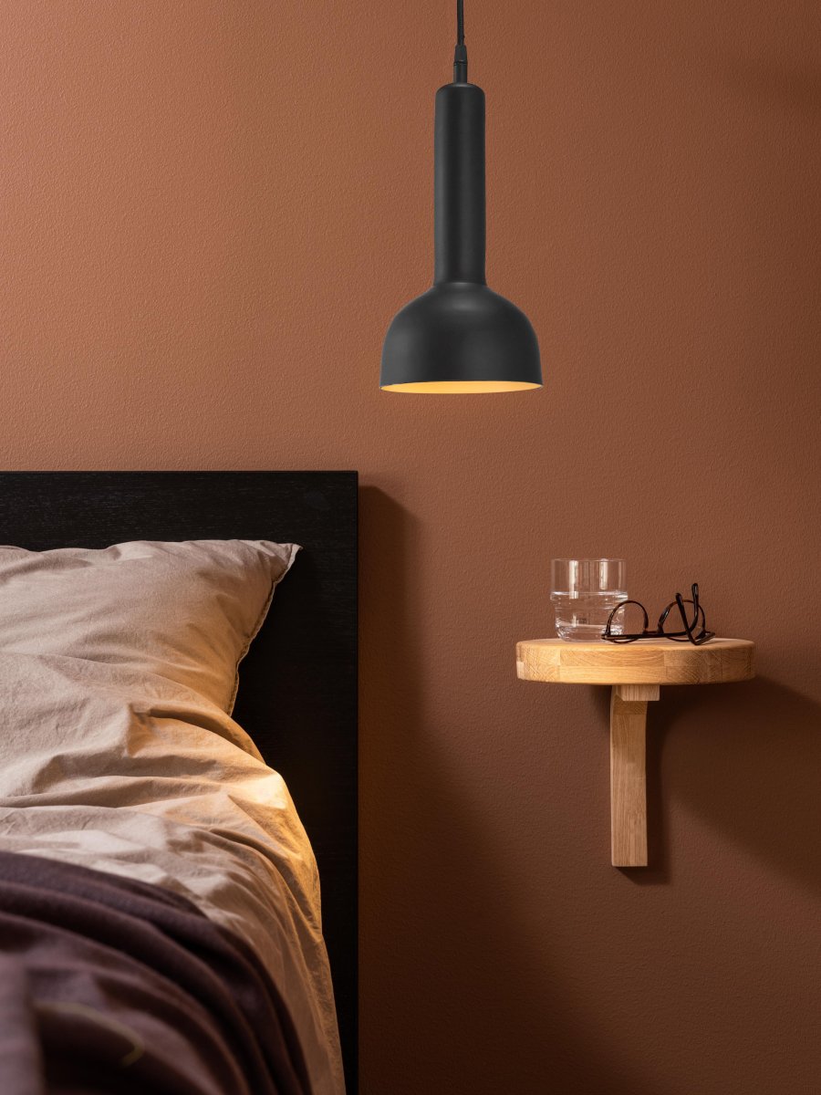 Bainbridge Ø15 Svart vinduslampe Fra PR Home - Tak-/vinduslampe Bainbridge er en stilig pendel i støpt metall.