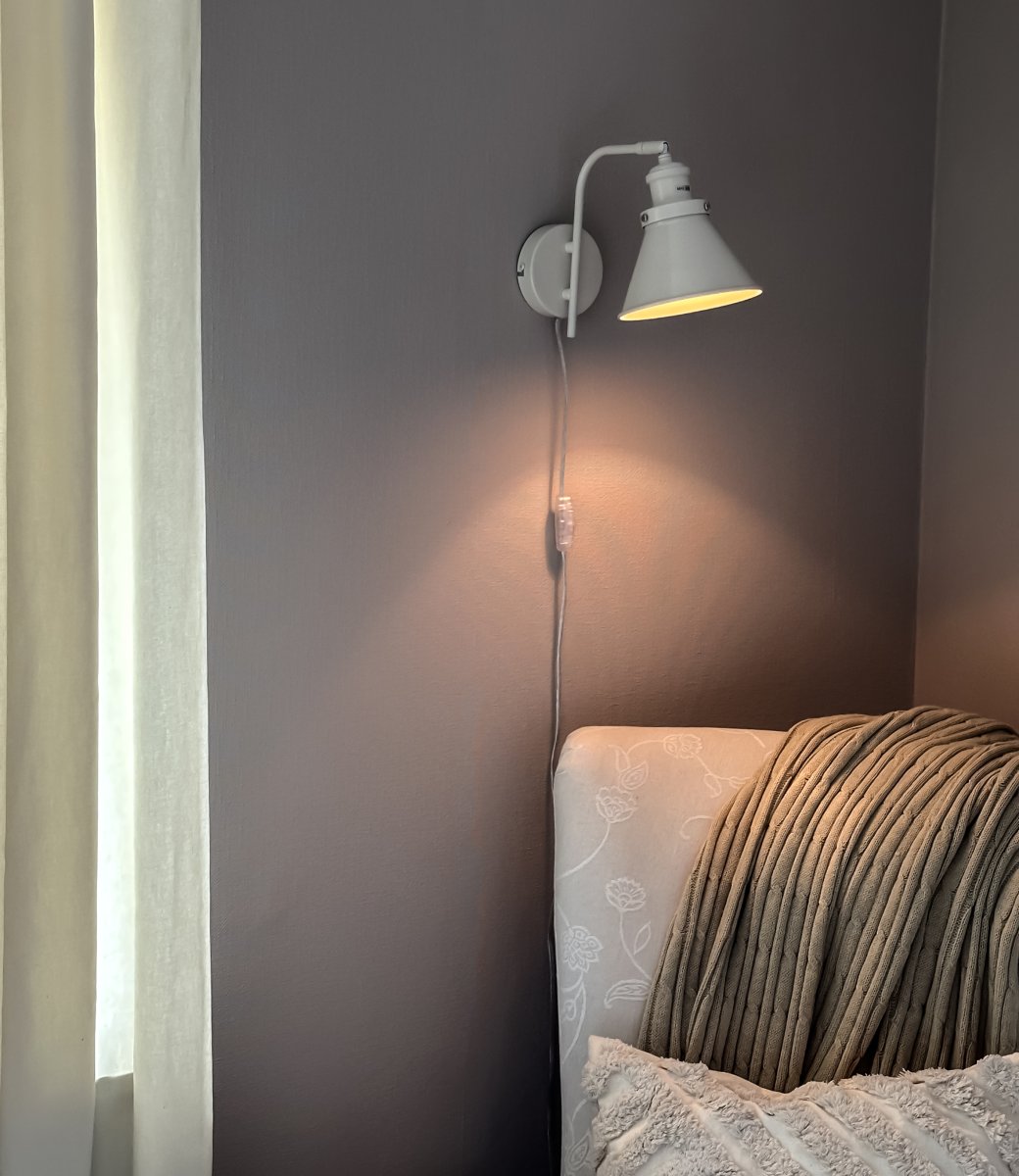Paris Beige leselampe Fra Aneta Lighting - Det vintage-inspirerte designet passer perfekt inn i b&aring;de klassisk og moderne interi&oslash;r og blir en elegant detalj i hjemmet.