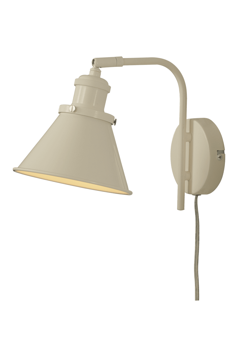 Paris Beige leselampe Fra Aneta Lighting - Det vintage-inspirerte designet passer perfekt inn i b&aring;de klassisk og moderne interi&oslash;r og blir en elegant detalj i hjemmet.