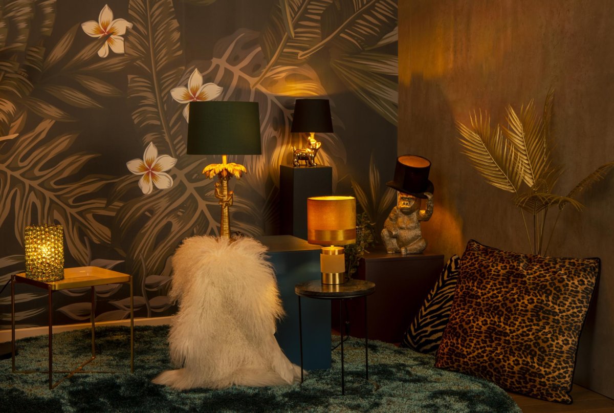 Extravaganza Velvet 47cm Svart bordlampe Fra Lucide - Det er som om lyset skinner fra bunnen av lampen &ndash; en optisk illusjon som garantert vil overraske alle besøkende.