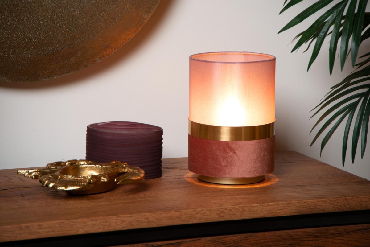Extravaganza Tusse 22cm Rosa bordlampe Fra Lucide - Med en høyde på 22 centimeter og en diameter på 15 centimeter er Extravaganza Tusse den perfekte prikken over i'en til ethvert rom.