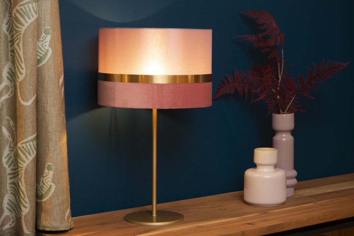 Extravaganza Tusse 50cm Rosa bordlampe Fra Lucide - En dose retro, kombinert med boudoir og et snev av eleganse &ndash; det er bordlampen Extravaganza Tusse.