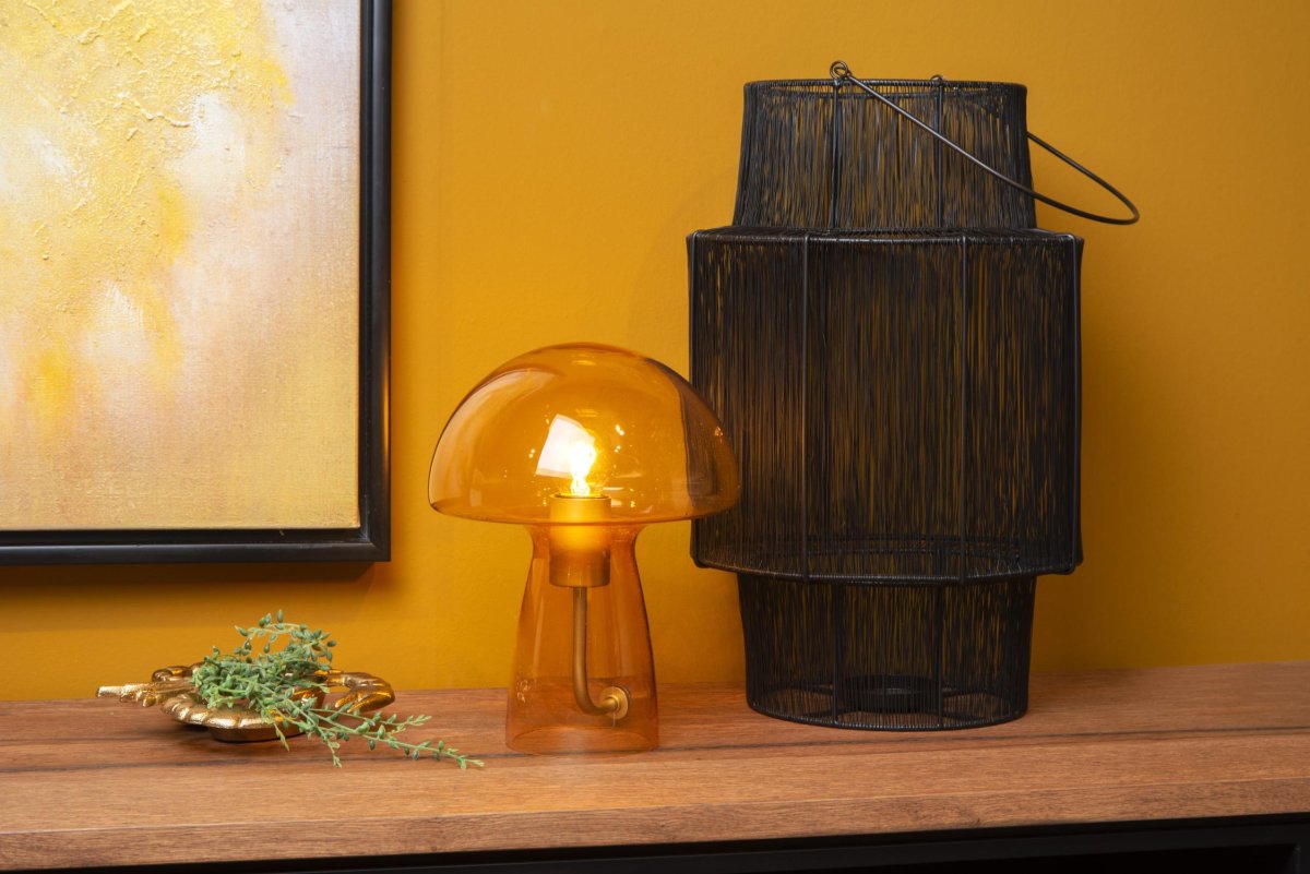 Fungo 28cm Oransje bordlampe Fra Lucide - Fungo er allsidig og passer like godt p&aring;; bokhyllen, kurven med blomster eller som nattlampe p&aring; barnas soverom.