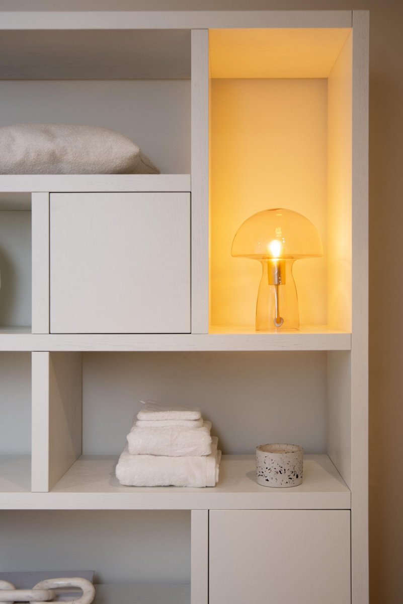 Fungo 28cm Oransje bordlampe Fra Lucide - Fungo er allsidig og passer like godt p&aring;; bokhyllen, kurven med blomster eller som nattlampe p&aring; barnas soverom.
