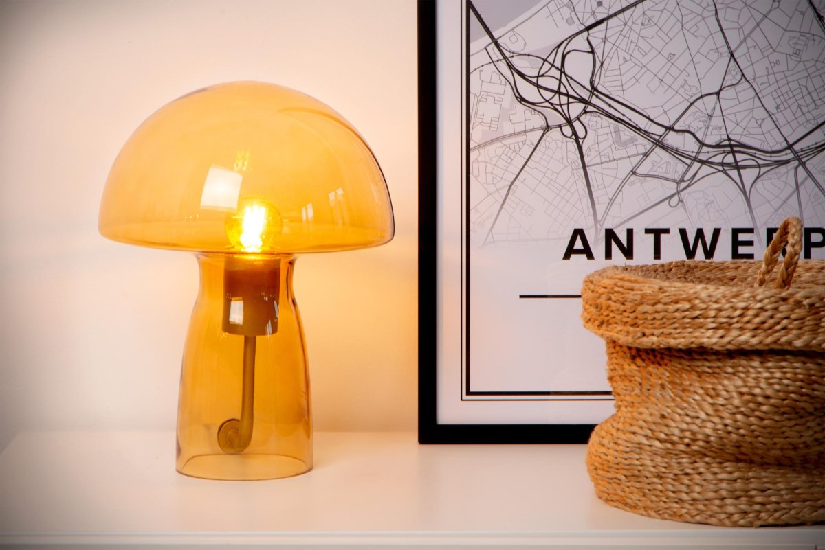 Fungo 28cm Oransje bordlampe Fra Lucide - Fungo er allsidig og passer like godt p&aring;; bokhyllen, kurven med blomster eller som nattlampe p&aring; barnas soverom.