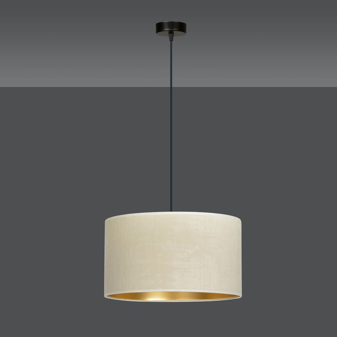 Hilde Ø35 Beige Taklampe Fra Emibig Lighting - Den enkle konstruksjonen og elegante fargevalget gj&oslash;r Hilde til et allsidig valg som smelter inn i mange forskjellige rom og stiler.