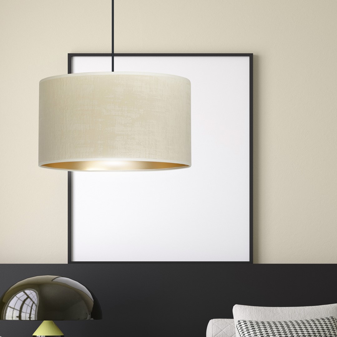 Hilde Ø35 Beige Taklampe Fra Emibig Lighting - Den enkle konstruksjonen og elegante fargevalget gj&oslash;r Hilde til et allsidig valg som smelter inn i mange forskjellige rom og stiler.