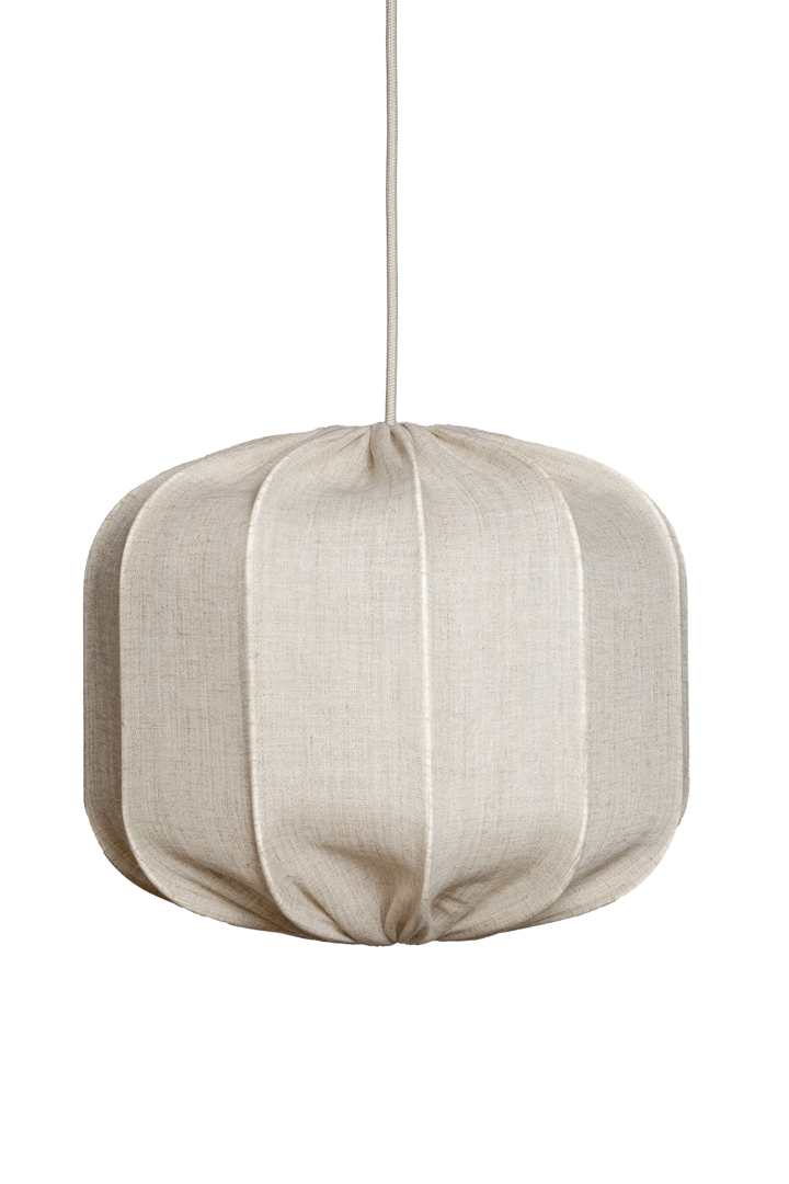 Dester Skjerm Ekskl. Oppheng Ø38 Natur Taklampe Fra Alde & Lind - Linstoffet gir Dester-lampeskjermen et sofistikert og elegant uttrykk.