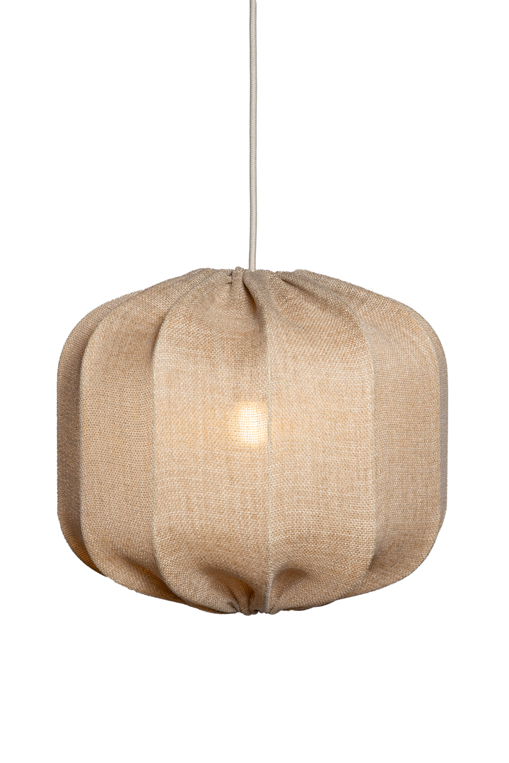 Dester Skjerm Ekskl. Oppheng Ø38 Beige Taklampe Fra Alde & Lind - Linstoffet gir Dester-lampeskjermen et sofistikert og elegant uttrykk.