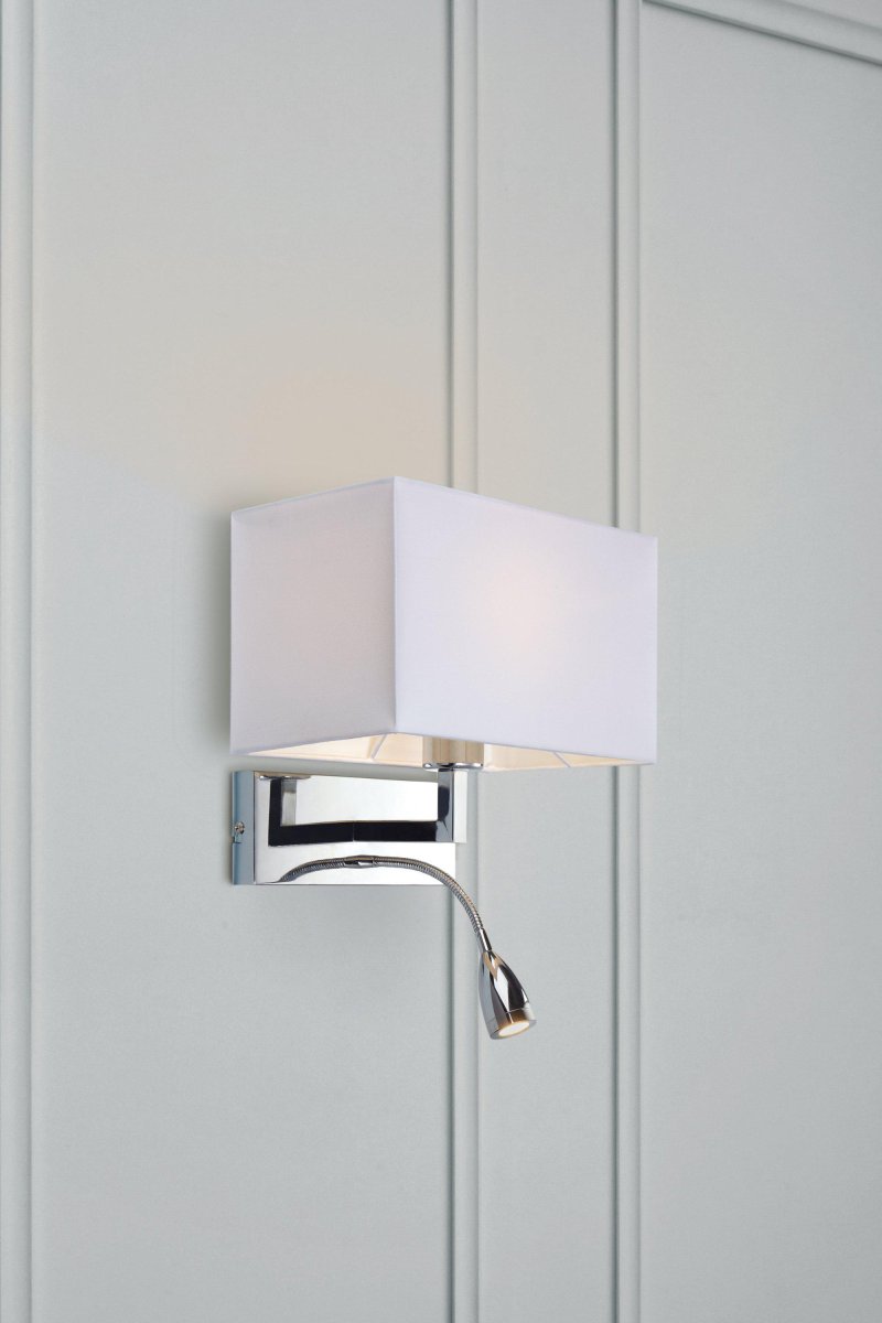 Savoy Krom leselampe Fra Markslöjd - Den rektangulære skjermen i kombinasjon med den fleksible LED-lampen på 3W gir både en atmosfærisk glød og praktisk lys for løsning.