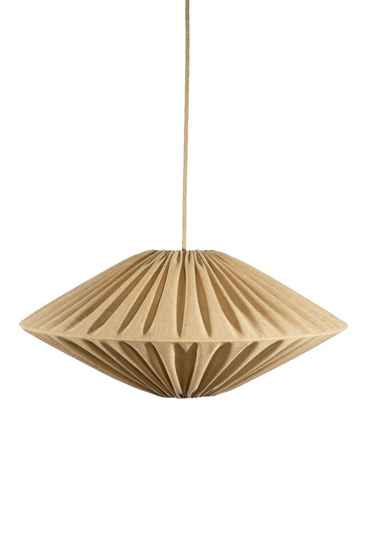 Figo Skjerm Ekskl. Oppheng Ø58 Sand Taklampe Fra Alde & Lind - Stoffet er laget av resirkulert polyester, men har et fint &laquo;lin-utseende&raquo; i fargen &laquo;sand&raquo;.