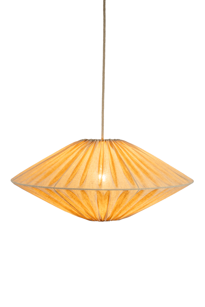 Figo Skjerm Ekskl. Oppheng Ø58 Sand Taklampe Fra Alde & Lind - Stoffet er laget av resirkulert polyester, men har et fint &laquo;lin-utseende&raquo; i fargen &laquo;sand&raquo;.