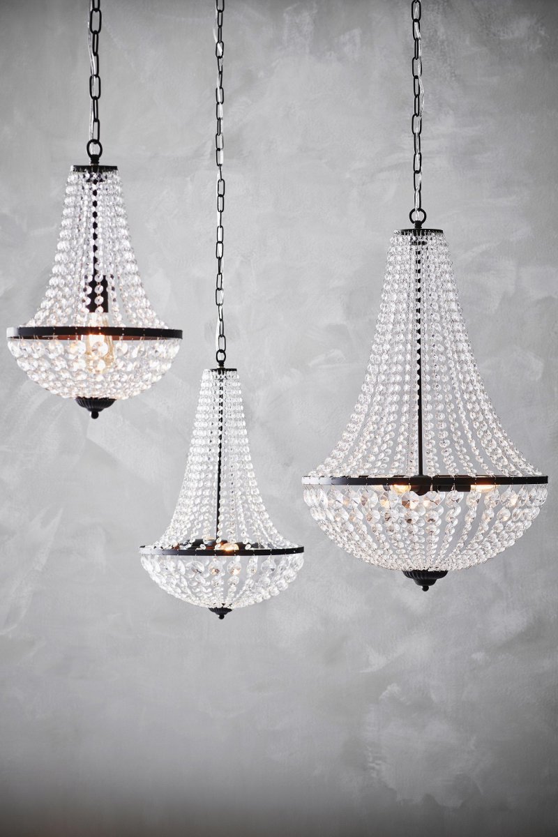 Gränsö Ø40 Svart krystall Fra Markslöjd - Gr&auml;ns&ouml;, i stilig sort finish og vakre krystaller, blir et elegant tillegg til stuen, gangen eller ved spisestuen.