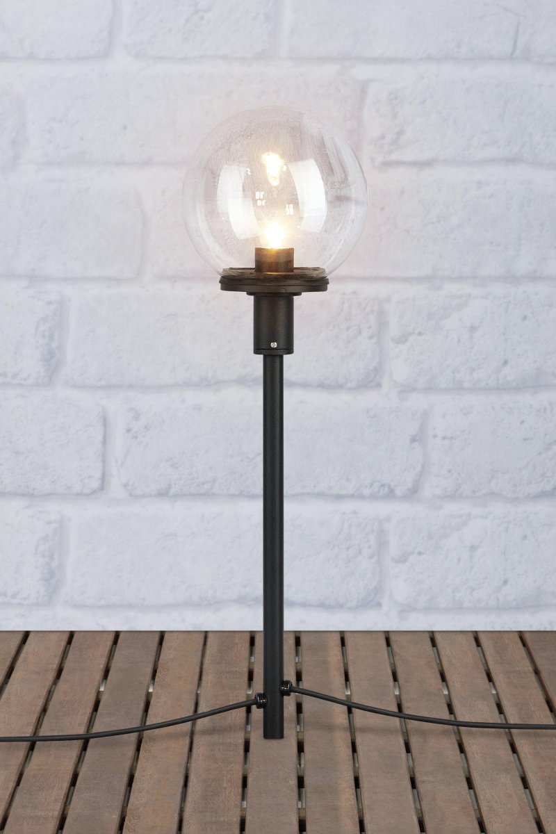 Pullertlampe 50cm Svart Garden 24 Fra Markslöjd - Garden 24 er IP44-klassifisert og tilpasset hage- og utend&oslash;rsbelysning som du enkelt kan installere.