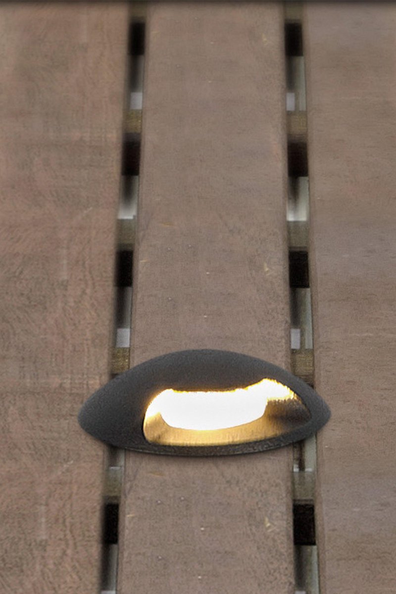 Trappespot 0,8W Svart Garden 24 Fra Markslöjd - Garden 24 er IP44-klassifisert og tilpasset hage- og utend&oslash;rsbelysning som du enkelt kan installere.