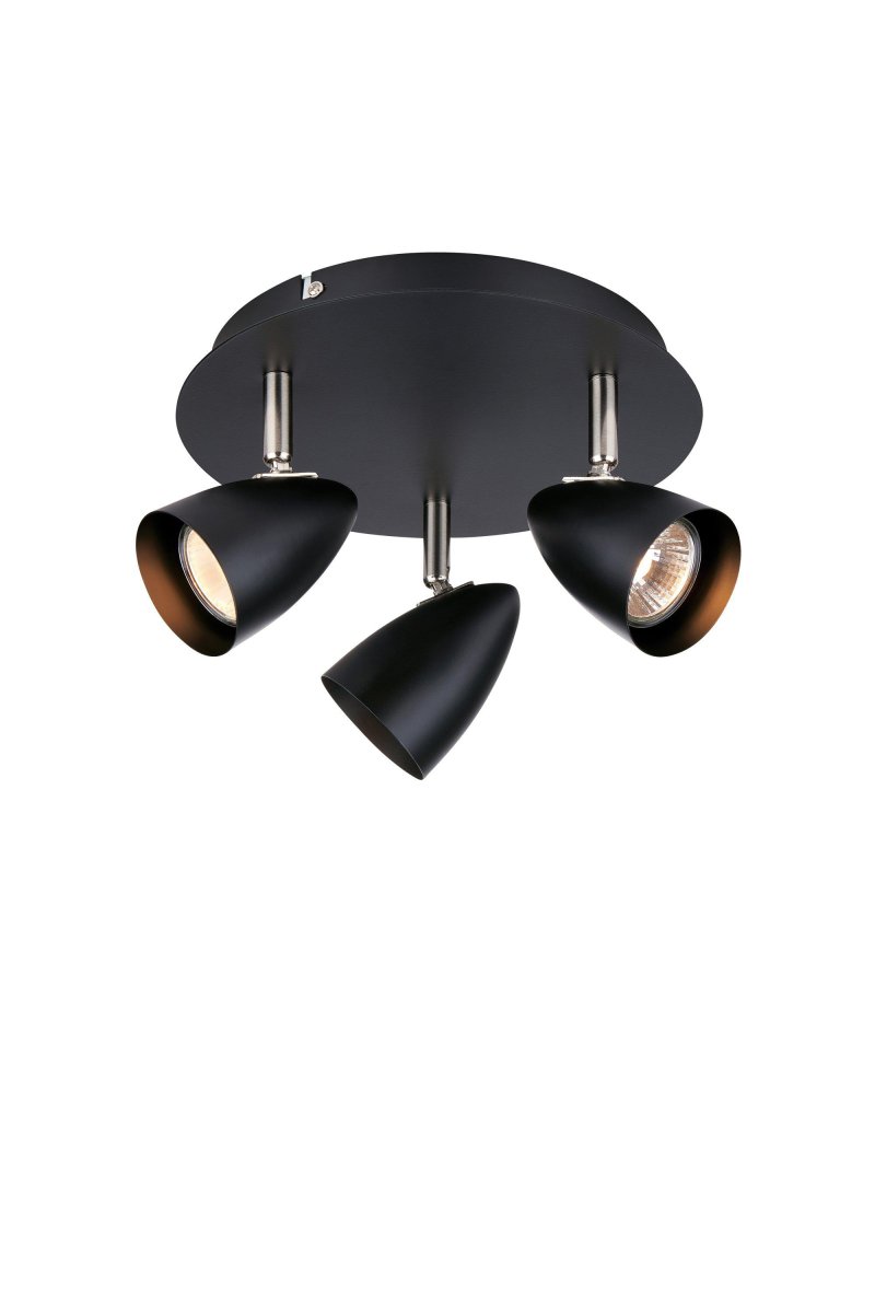 Ciro 3 Svart spotlight Fra Markslöjd - Med tre justerbare spotlights i elegante matt sorte og s&oslash;lvdetaljer gir den et sofistikert inntrykk og muliggj&oslash;r perfekt lysjustering for enhver plass.