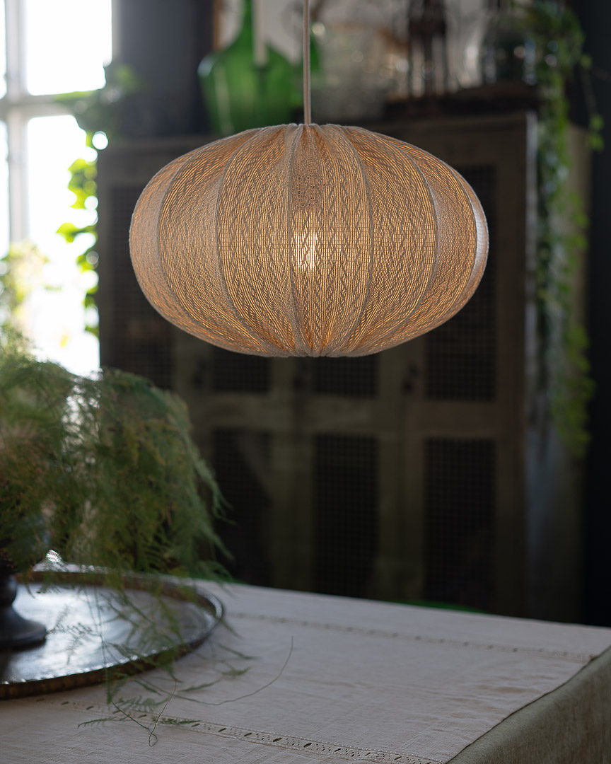 Moon Skjerm Ekskl. Oppheng Ø45 Off-white Taklampe Fra Alde & Lind - Moon gir rommet en varm og koselig følelse og passer inn i mange forskjellige interiørstiler.