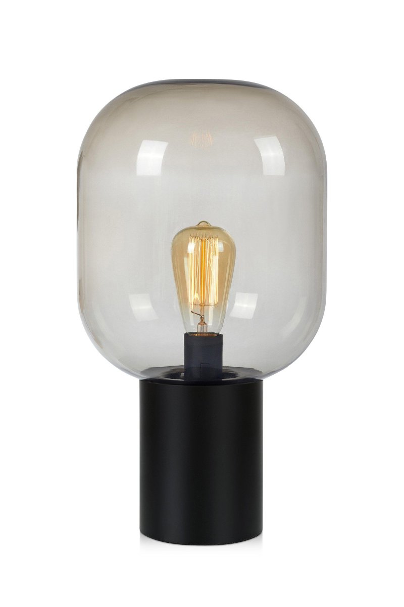 Brooklyn 44cm Svart/Røkt bordlampe Fra Markslöjd - Brooklyn er en moderne og iøynefallende bordlampe som fungerer som en stilig interiørdetalj i rommet.