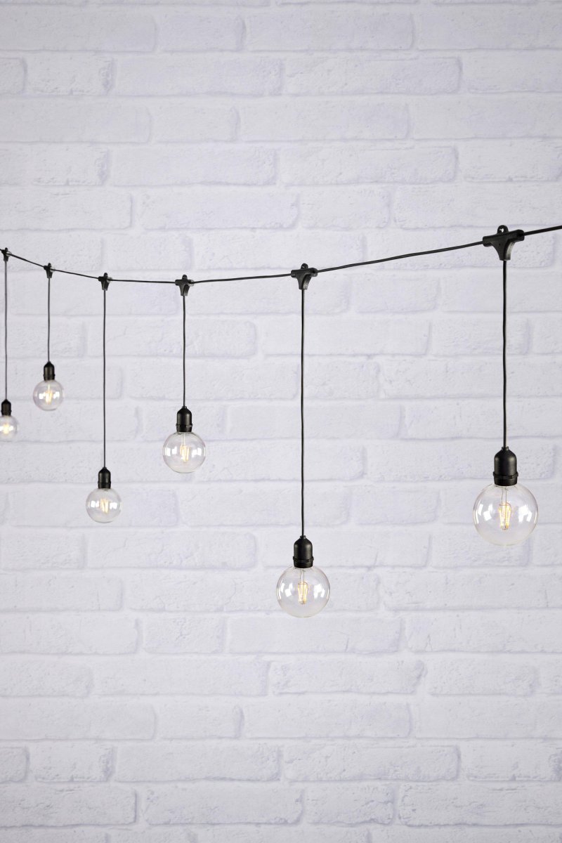 Startpakke Lysslynge Deco 7,5 m Klar Garden 24 Fra Markslöjd - Lyssl&oslash;yfen har 10 lys med fast LED-belysning p&aring; 2,9W.