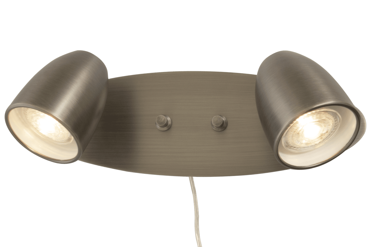 Sandnes Tinn leselampe Fra Aneta Lighting - Sandnes er den optimale nattbordslampen med doble dimmere.