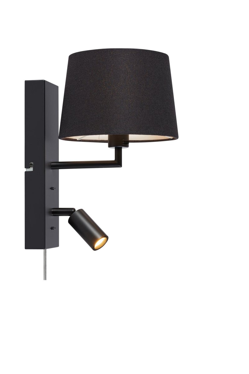 Como Svart leselampe Fra Markslöjd - Lampen har en sokkel i sort metall, et vinkeljusterbart spitt for studiebelysning og en st&oslash;rre lampeskjerm for kosebelysning.