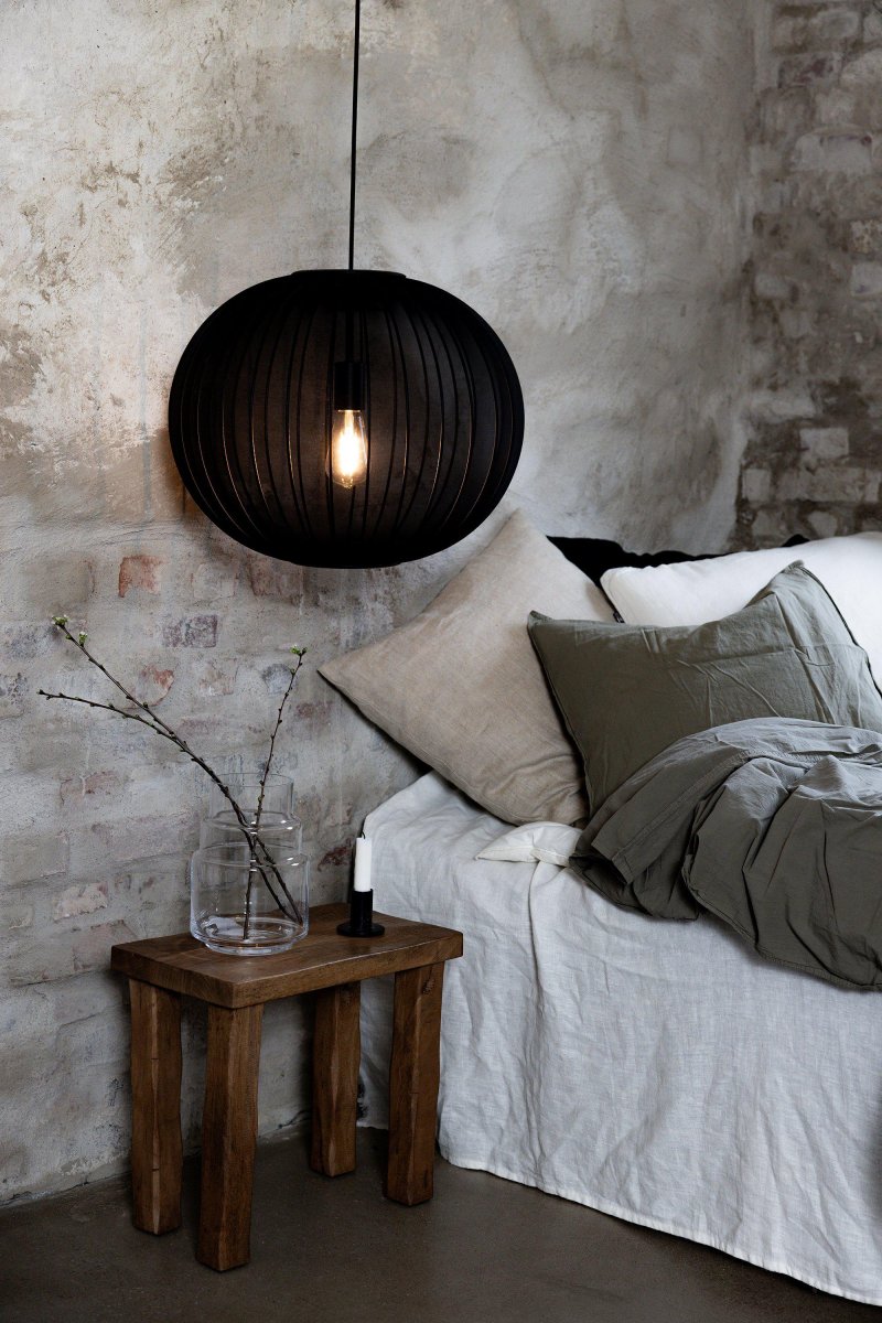 Florence Ø50 Svart Taklampe Fra Markslöjd - Florence er en stilig rund taklampe med sort tekstilskjerm som sprer et behagelig generelt lys.